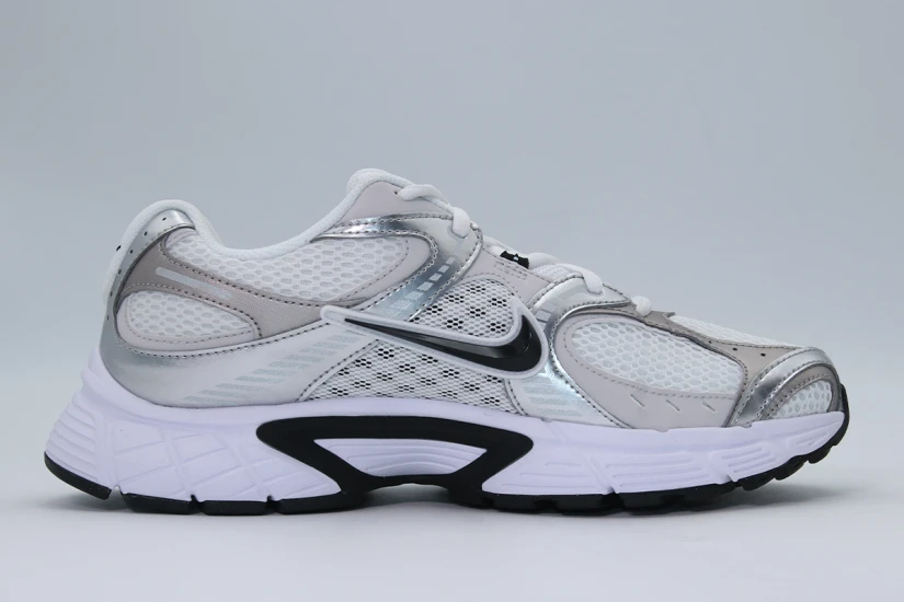 Nike V5 RNR Ανδρικά Sneakers Λευκά, Ασημί, Γκρι Ανοιχτό, Μαύρα