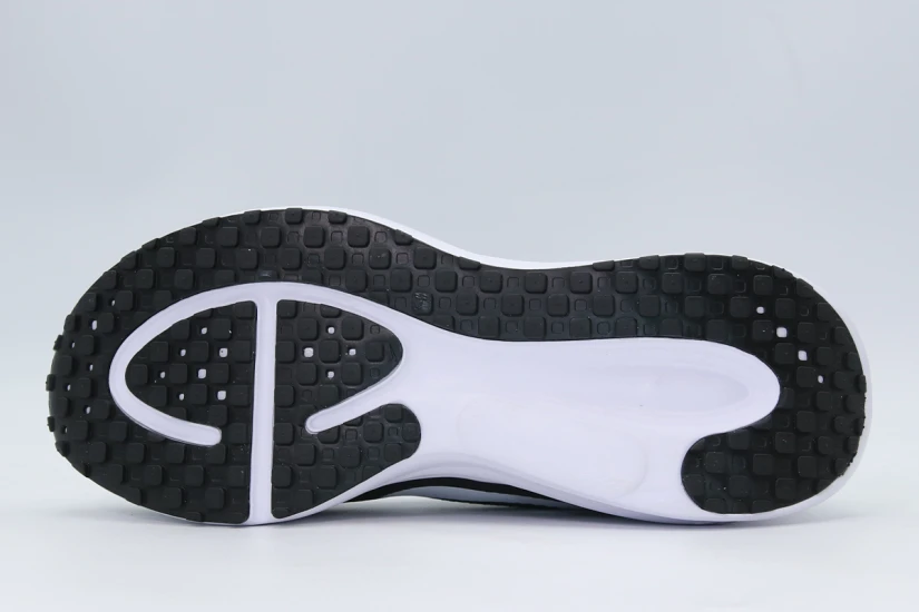 Nike Revolution 8 Αθλητικά Παπούτσια για Τρέξιμο Μαύρα, Λευκά