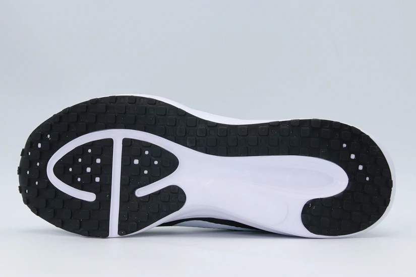 Nike Revolution 8 Ανδρικά Αθλητικά Παπούτσια για Τρέξιμο Μαύρα, Λευκά