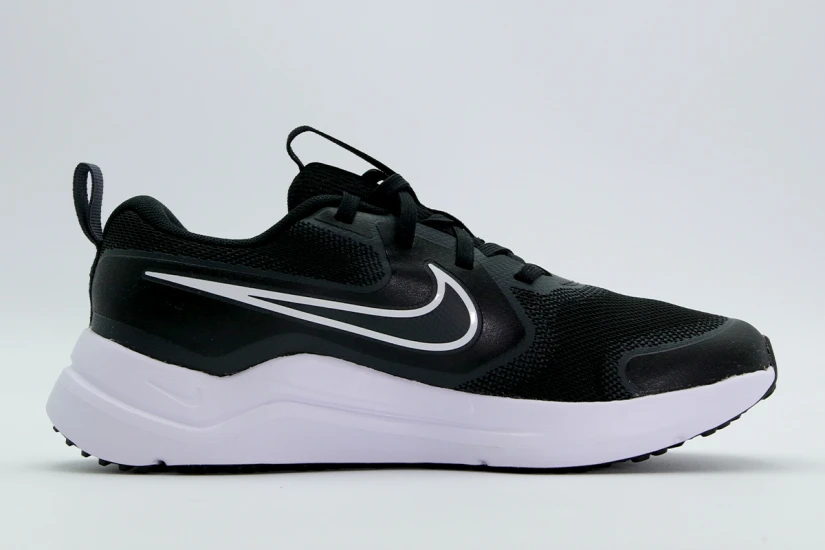 Nike Cosmic Runner Αθλητικά Παπούτσια για Τρέξιμο Μαύρα, Λευκά