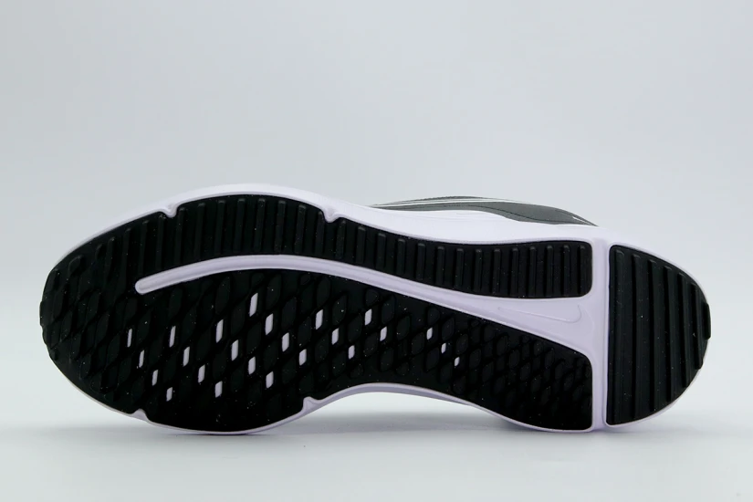 Nike Cosmic Runner Αθλητικά Παπούτσια για Τρέξιμο Μαύρα, Λευκά