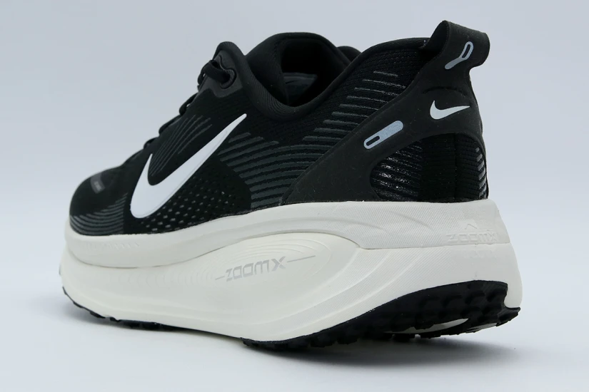 Nike Vomero 18 Ανδρικά Αθλητικά Παπούτσια για Τρέξιμο Μαύρα, Λευκά