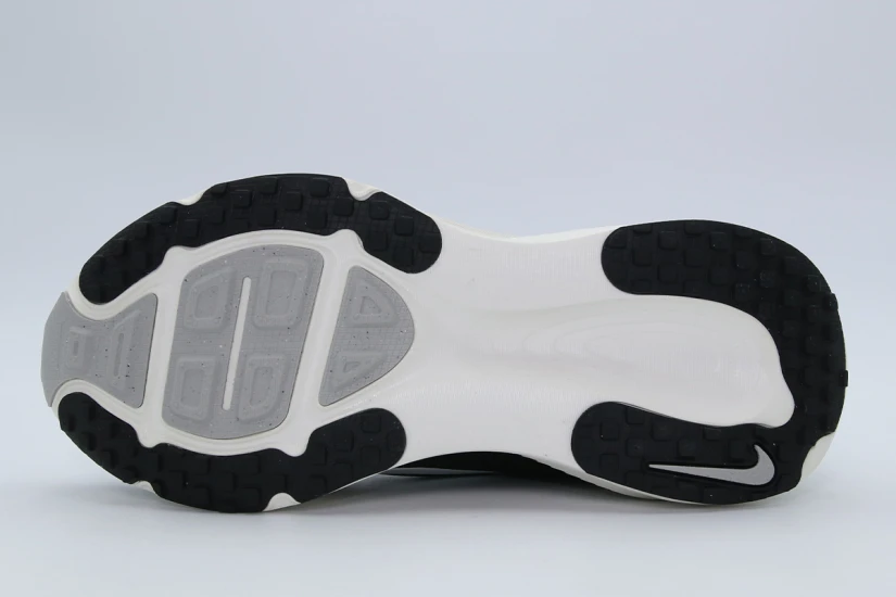 Nike Vomero 18 Αθλητικά Παπούτσια για Τρέξιμο Μαύρα, Λευκά