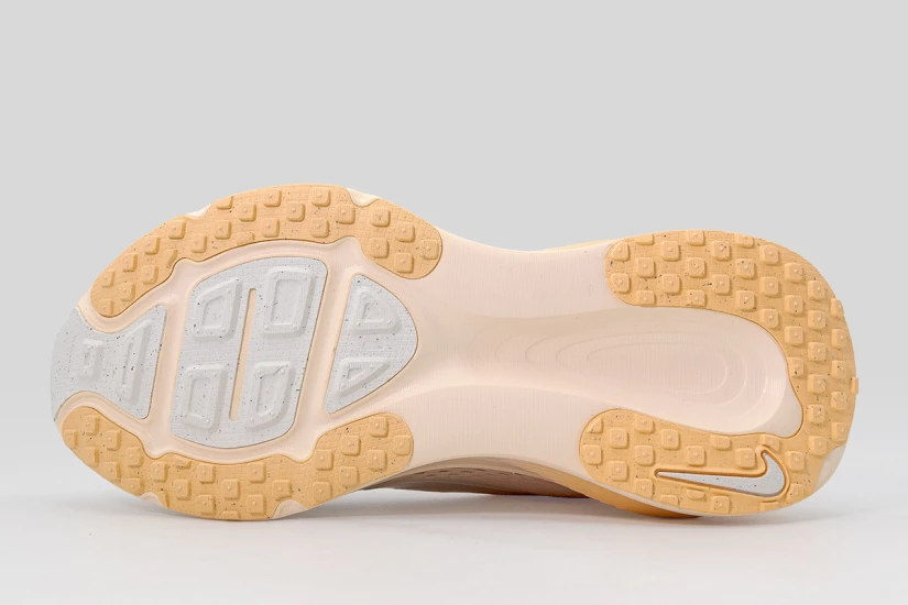 Nike Vomero 18 Αθλητικά Παπούτσια για Τρέξιμο Σομόν, Λευκά