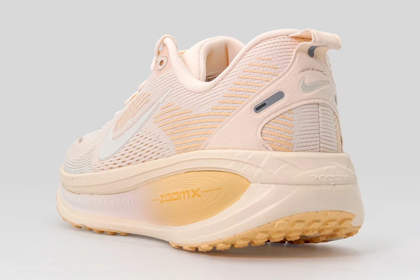 Nike Vomero 18 Αθλητικά Παπούτσια για Τρέξιμο Σομόν, Λευκά