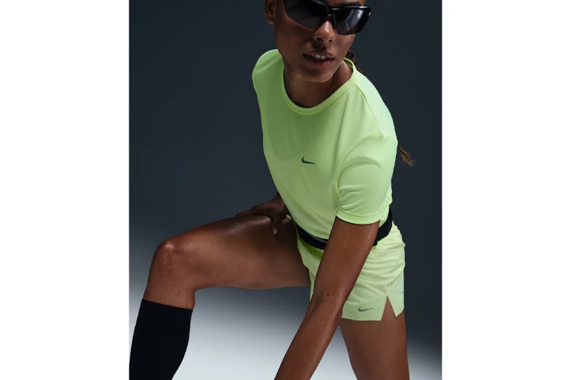 Nike Dri-FIT Tempo Γυναικείο Κοντομάνικο T-Shirt Κίτρινο Φλούο