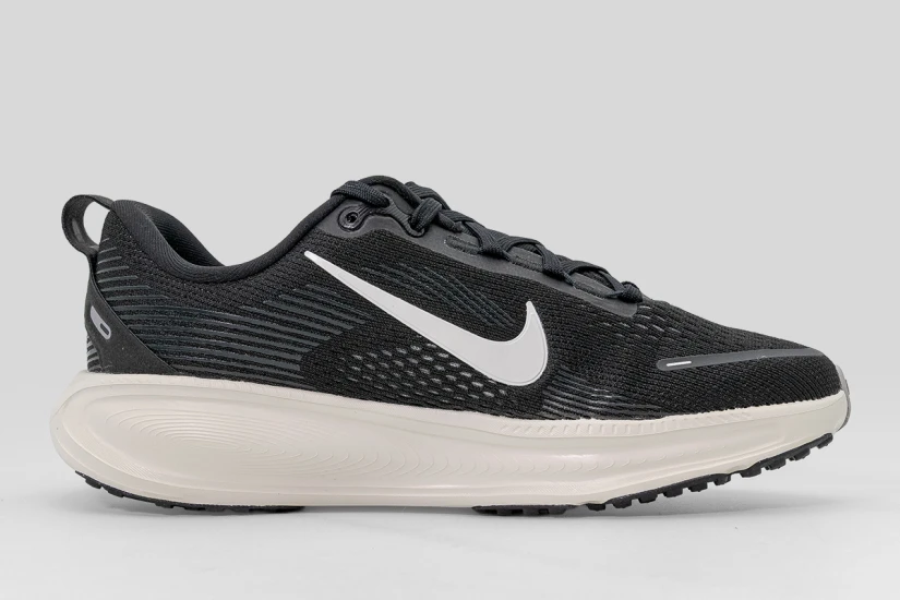 Nike Vomero 18 Αθλητικά Παπούτσια για Τρέξιμο Μαύρα, Εκρού