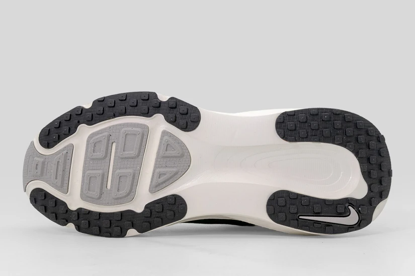Nike Vomero 18 Αθλητικά Παπούτσια για Τρέξιμο Μαύρα, Εκρού