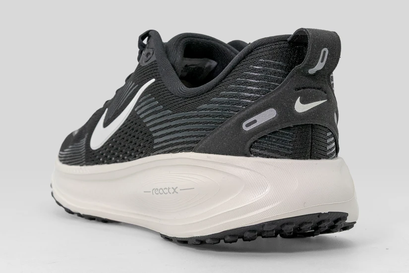 Nike Vomero 18 Αθλητικά Παπούτσια για Τρέξιμο Μαύρα, Εκρού