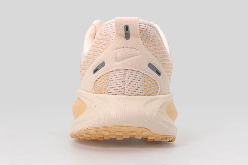 Nike Vomero 18 Αθλητικά Παπούτσια για Τρέξιμο Σομόν, Λευκά