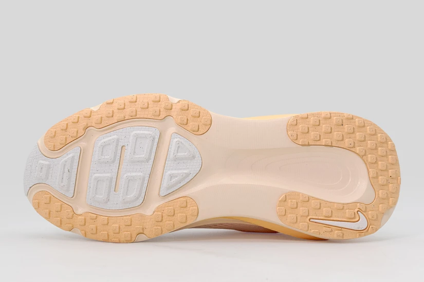 Nike Vomero 18 Αθλητικά Παπούτσια για Τρέξιμο Σομόν, Λευκά