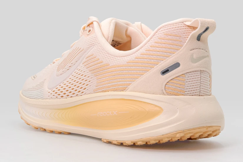 Nike Vomero 18 Αθλητικά Παπούτσια για Τρέξιμο Σομόν, Λευκά
