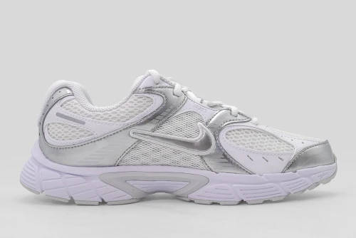 Nike V5 Rnr Sneakers (HQ6411 103)