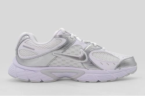 Nike V5 Rnr Sneakers (HQ6411 103)
