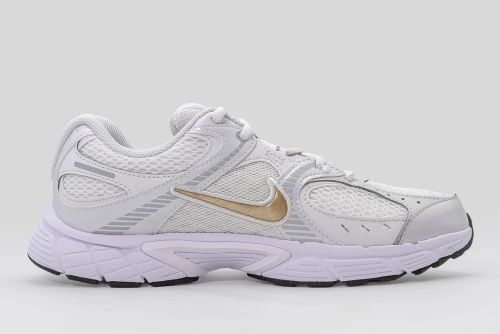 Nike V5 Rnr Sneakers (HQ6411 104)