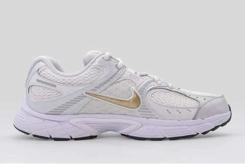 Nike V5 Rnr Sneakers (HQ6411 104)