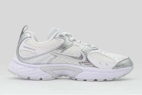 Nike V5 Rnr Sneakers (HQ6412 103)