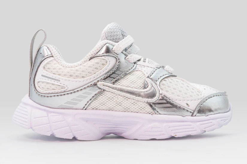 Nike V5 RNR Βρεφικά Sneakers Λευκά, Ασημί, Γκρι Ανοιχτό