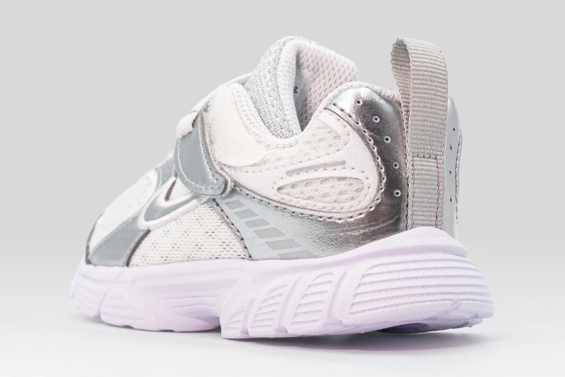 Nike V5 RNR Βρεφικά Sneakers Λευκά, Ασημί, Γκρι Ανοιχτό
