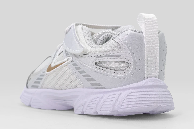 Nike V5 RNR Βρεφικά Sneakers Γκρι Ανοιχτό, Χρυσά, Λευκά