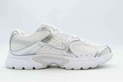 Nike V5 Rnr Sneakers (HQ7901 112)