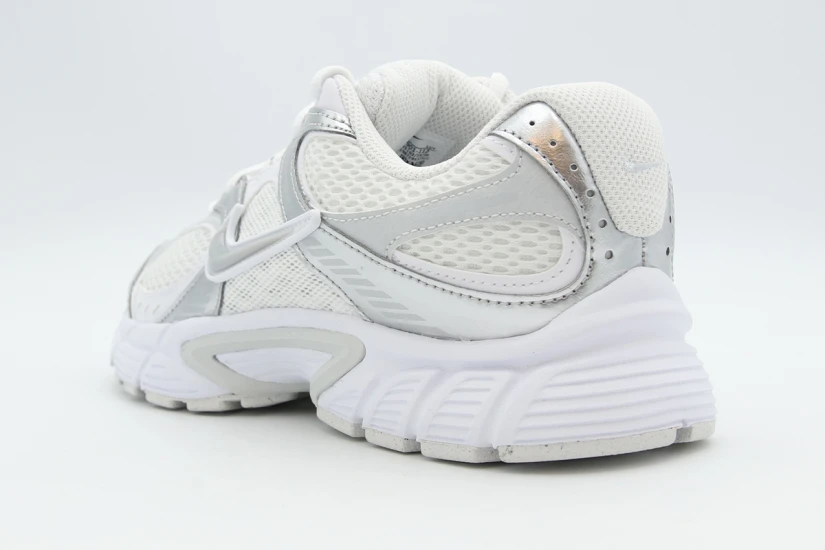 Nike V5 Rnr Sneakers (HQ7901 112)