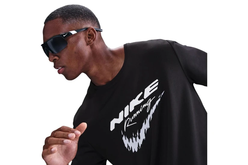 Nike Miler Dri-FIT UV Running Ανδρικό Κοντομάνικο T-Shirt Μαύρο