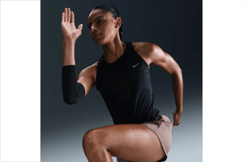Nike Tempo Dri-Fit Γυναικεία Αμάνικη Μπλούζα Μαύρη