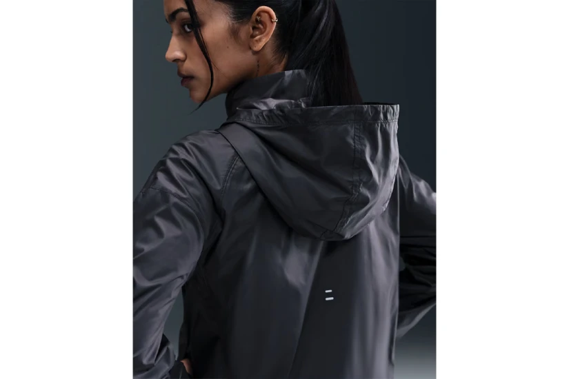 Nike Tempo Repel Γυναικείο Αδιάβροχο Μπουφάν με Κουκούλα Μαύρο