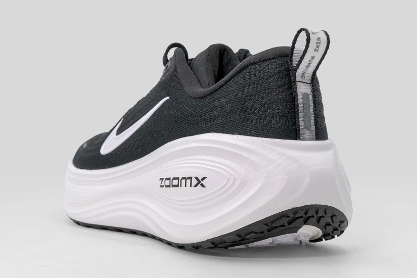 Nike Vomero Plus Γυναικεία Αθλητικά Παπούτσια για Μαύρα, Λευκά