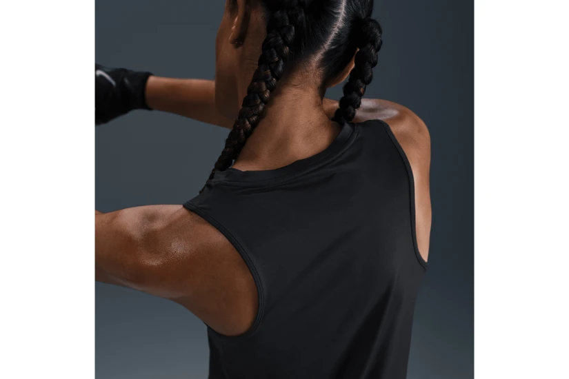 Nike One Classic Dri-FIT Γυναικεία Αμάνικη Μπλούζα Μαύρη