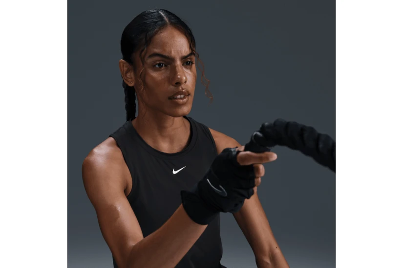 Nike One Classic Dri-FIT Γυναικεία Αμάνικη Μπλούζα Μαύρη
