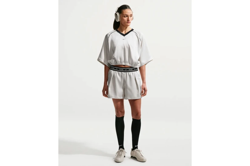 Nike Sportswear Loose Mid-Rise Satin Γυναικείο Αθλητικό Σορτς Εκρού, Μαύρο
