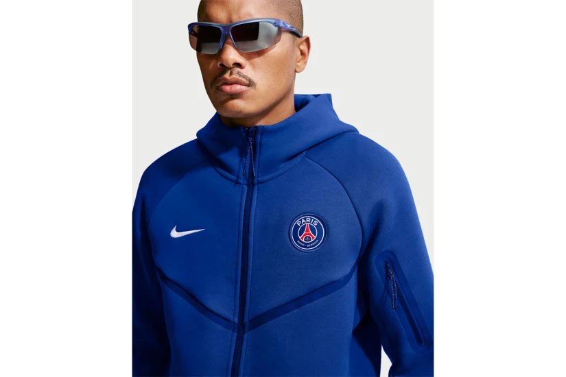 Nike Paris Saint-Germain Tech Fleece Windrunner Ανδρική Ζακέτα με Κουκούλα Ρουά, Μαύρη