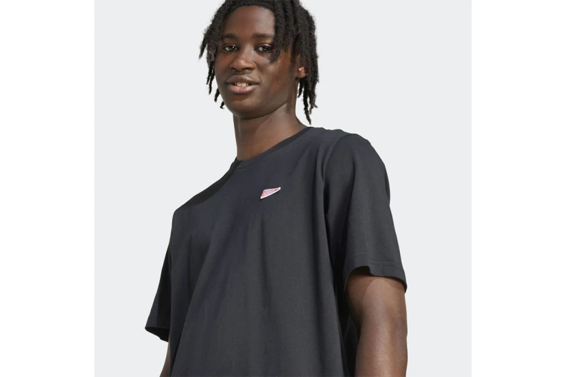 Adidas Pennant Trim Graphic Ανδρικό Κοντομάνικο T-Shirt Μαύρο