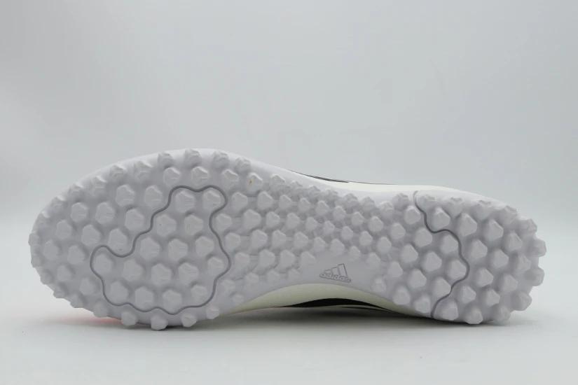 Adidas Performance Predator Club Turf Ανδρικά Ποδοσφαιρικά Παπούτσια με Σχάρα Κοραλλί, Λευκά, Ανθρακί