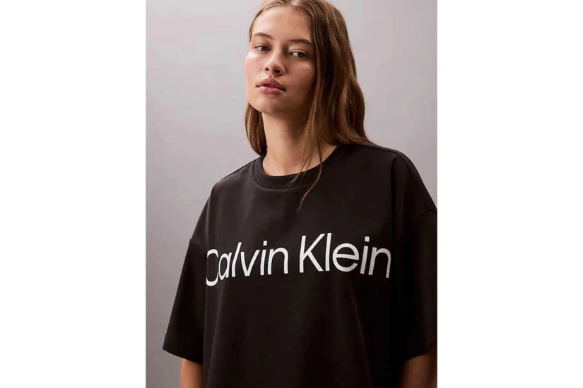 Calvin Klein Boxy Logo Graphic Γυναικείο Κοντομάνικο Crop T-Shirt Μαύρο