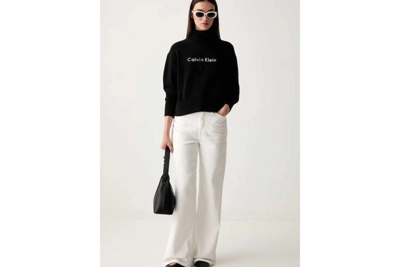 Calvin Klein Ls Logo Tneck Pullover (LV047H329G UB1)