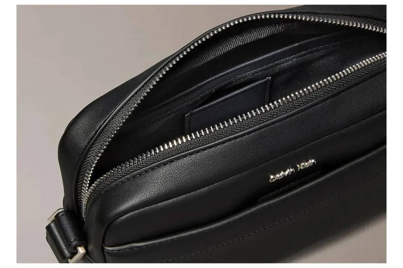 Calvin Klein Raised Logo Pouch Ανδρικό Τσαντάκι Χειρός Μαύρο
