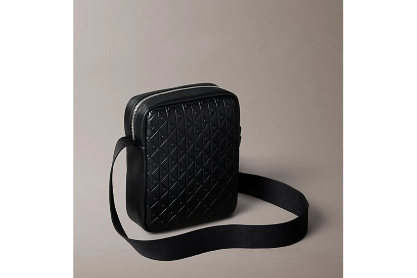 Calvin Klein Embossed Emblem Logo Ανδρικό Τσαντάκι Χιαστί - Ώμου Μαύρο