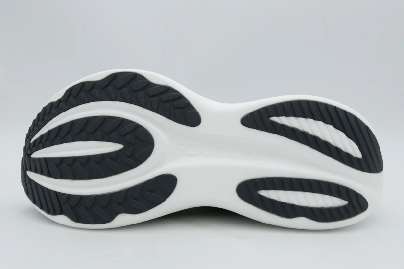 Saucony Triumph 24 Ανδρικά Αθλητικά Παπούτσια για Τρέξιμο Μαύρα, Λευκά