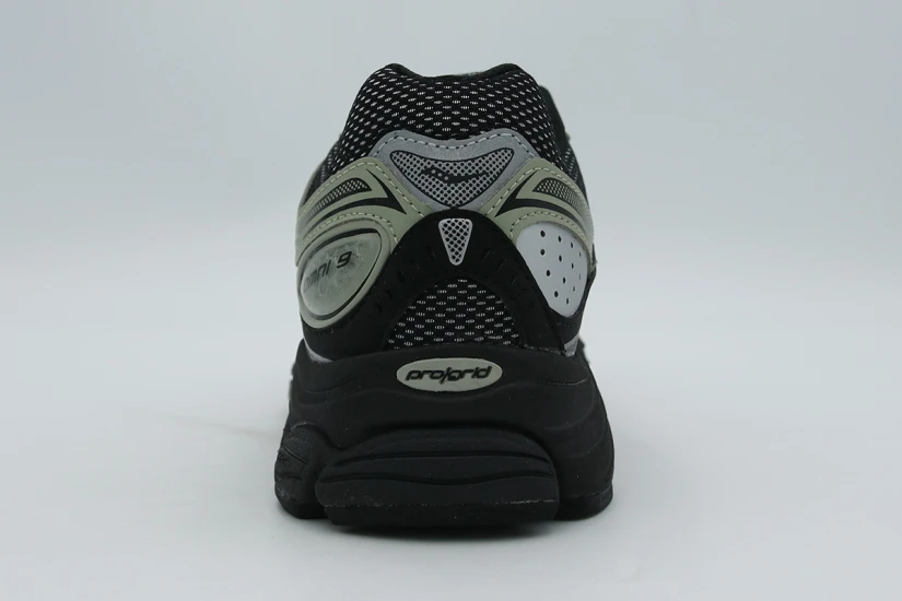 Saucony Originals Progrid Omni 9 Sneakers (S101660-1004)