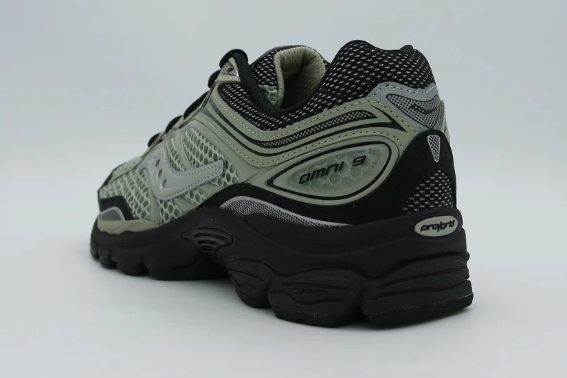 Saucony Originals Progrid Omni 9 Sneakers (S101660-1004)