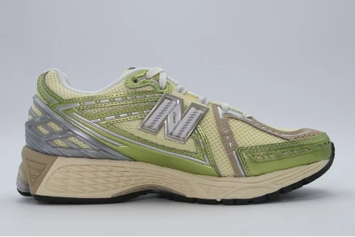 New Balance 1906R Sneakers (U1906RND)