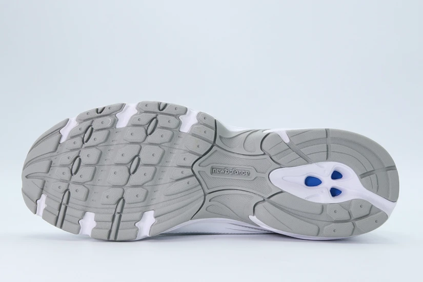 New Balance 740 Sneakers
