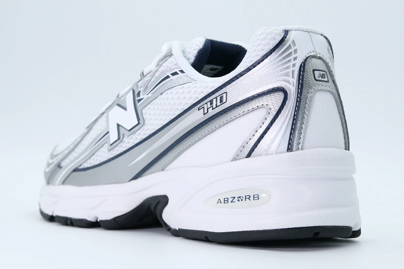 New Balance 740 Sneakers