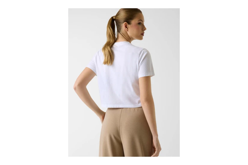 Guess Boxy Logo Γυναικείο Κοντομάνικο Cropped T-Shirt Λευκό
