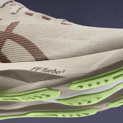 Η τεχνολογία FF TURBO™ SQUARED στα ASICS Novablast 6 χαρίζει δυναμική αναπήδηση στο τρέξιμο